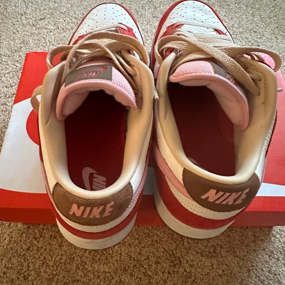 Nike Bacon Low Dunks - Picture 5 of 7